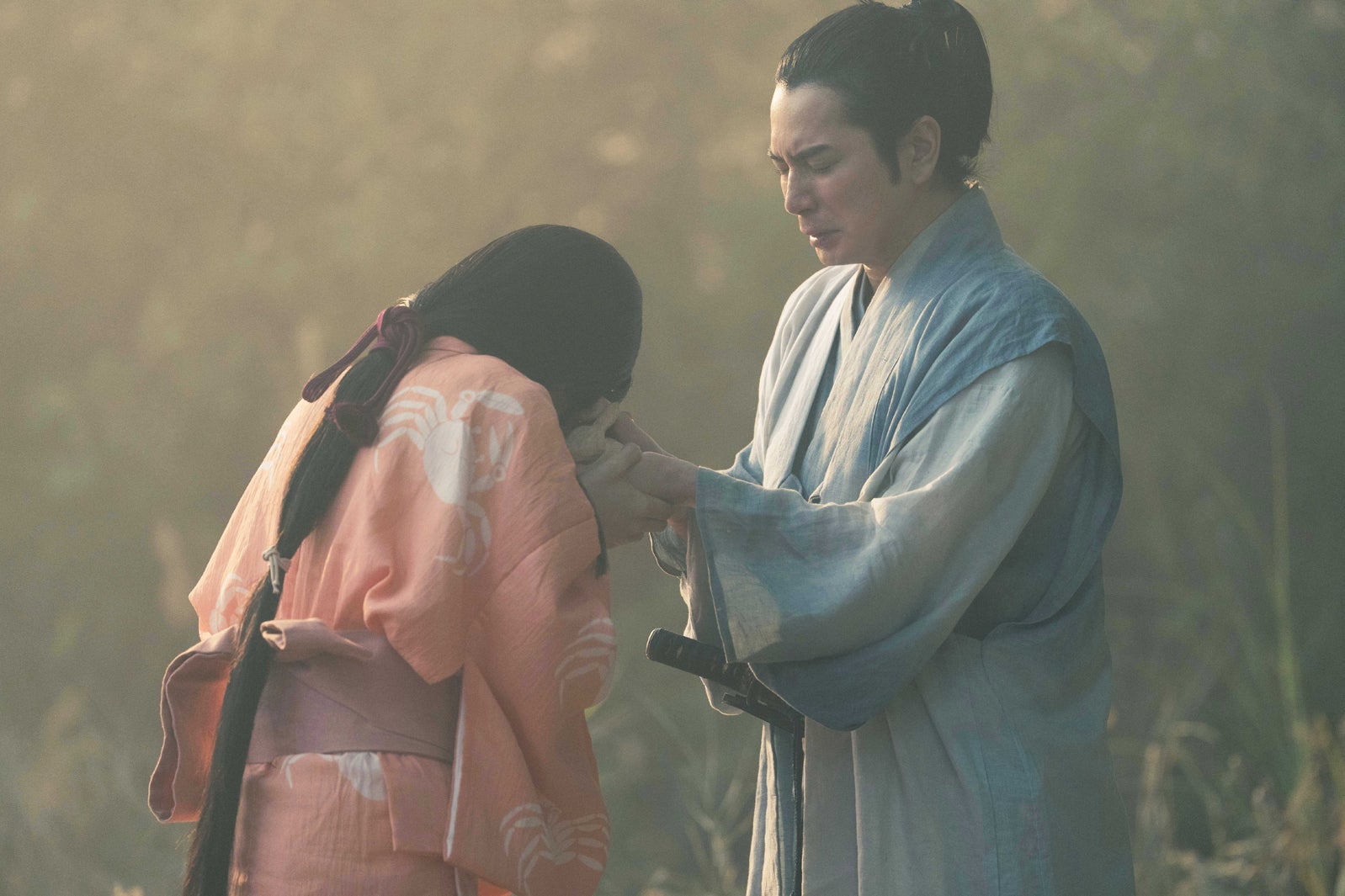 有村架純、松本潤（C）NHK