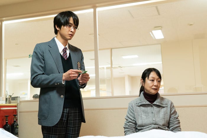 (左)佐藤寛太/「僕の初恋をキミに捧ぐ」第6話より(C)テレビ朝日