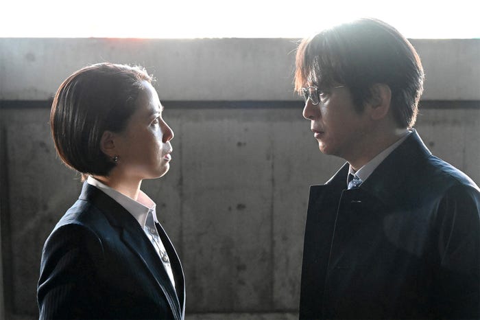 長尾純子、及川光博「潜入兄妹 特殊詐欺特命捜査官」第9話(C)日本テレビ