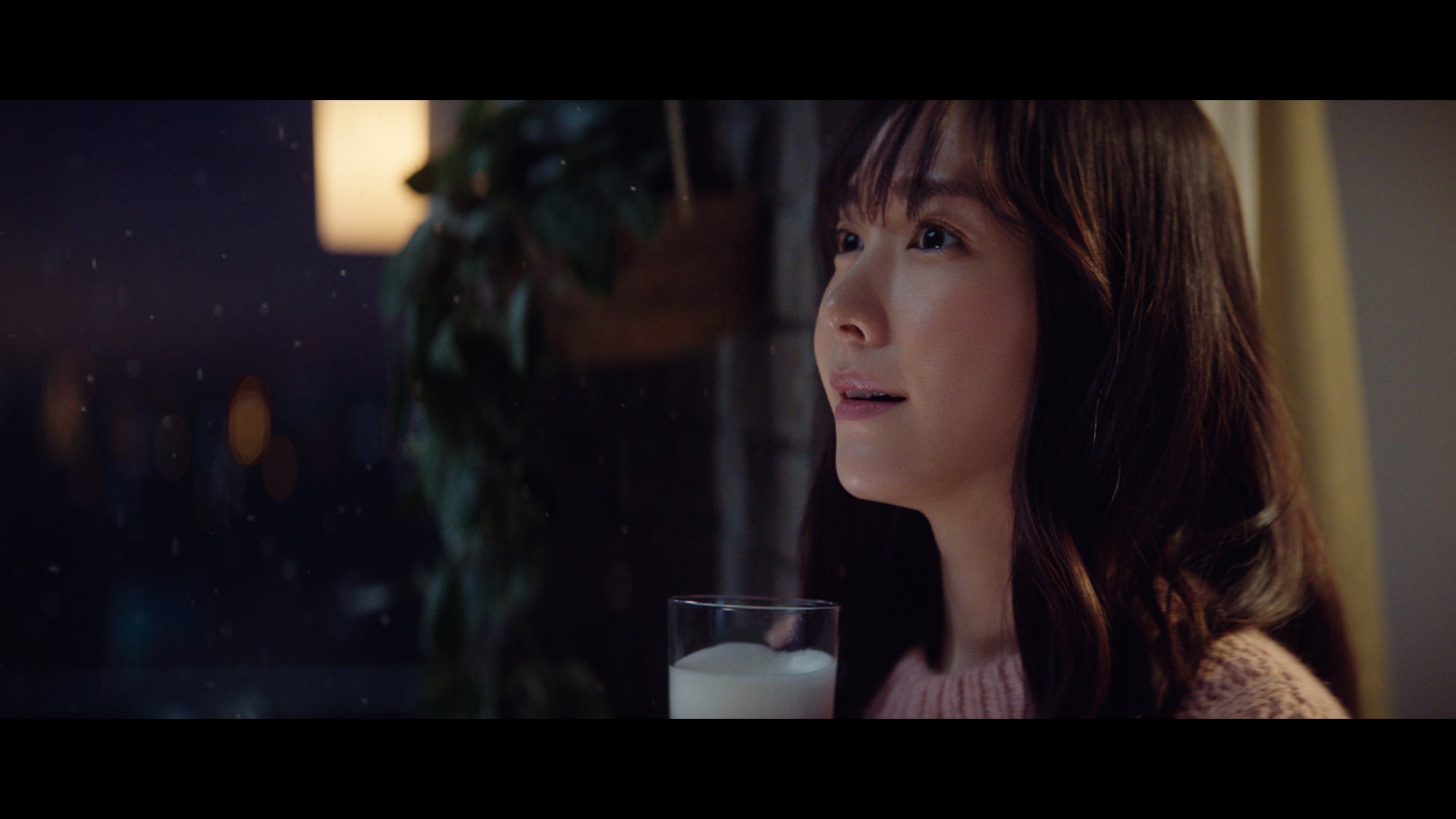 新垣結衣新CM「2022年もおつかれ生です」篇より（提供写真）