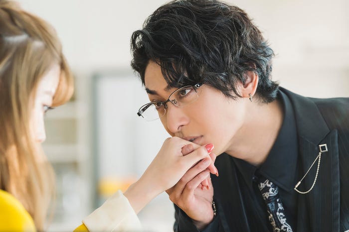 古川雄大「恋と弾丸」第1話より(C)箕野希望・小学館/「恋と弾丸」製作委員会・MBS