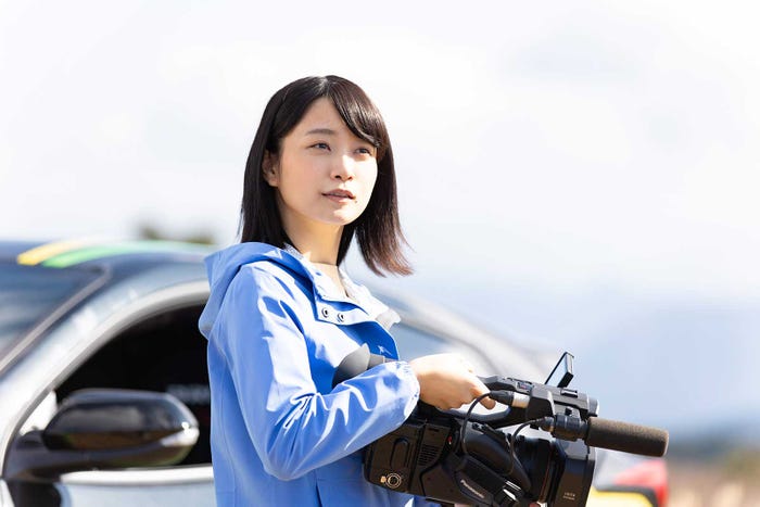 深川麻衣/映画「僕と彼女とラリーと」場面写真(C)2021「僕と彼女とラリーと」製作委員会