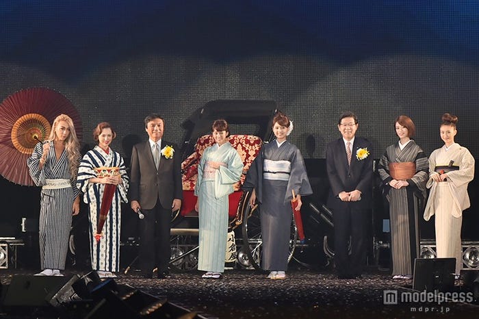 福岡着物コレクションステージの様子