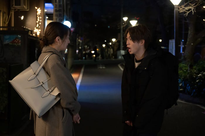 高梨臨、綱啓永「バツイチがモテるなんて聞いてません」第3話より(C)MBS