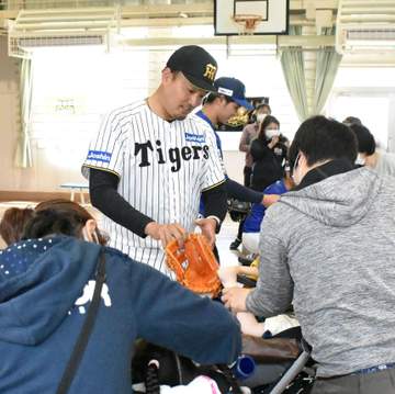 阪神 野球振興活動の「トライアルベースボール」が始動 秋山BAが徳島県内の施設を訪問 質問コーナーでは幼少期の仰天エピソードを明かす