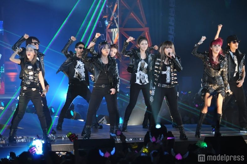 2NE1（左から）ダラ、ミンジ、シーエル、ボム