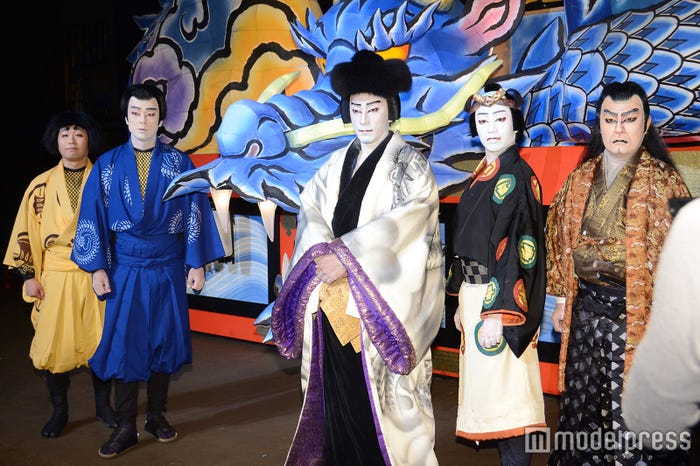 (左から)前野朋哉、山田純大、市川海老蔵、中村壱太郎、市川右團次(C)モデルプレス