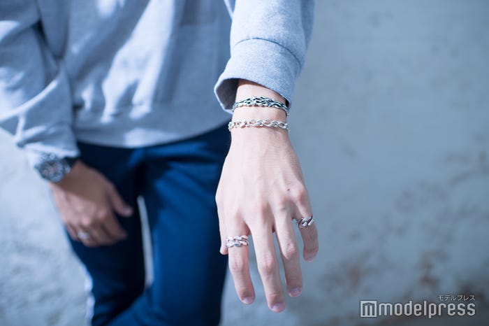 島袋聖南とお揃いだというアクセサリー/石倉ノア (C)モデルプレス