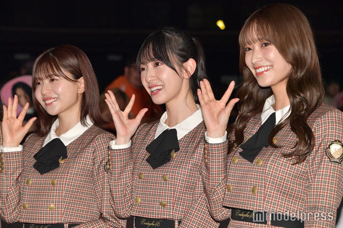 (左から)松田好花、金村美玖、佐々木久美/日向坂46(C)モデルプレス