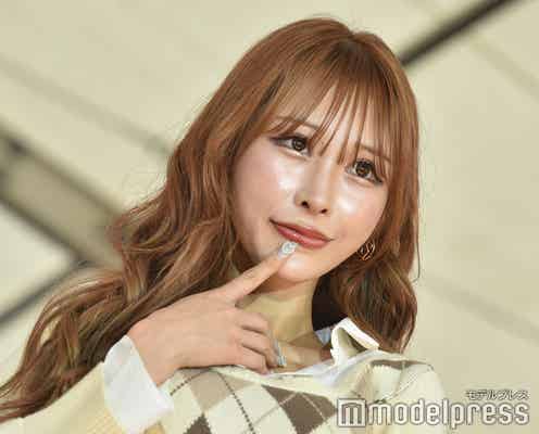 美女社長YouTuber浦西ひかる、ニット×プリーツミニで秋っぽキュートコーデ<OKINAWA COLLECTION 2023>