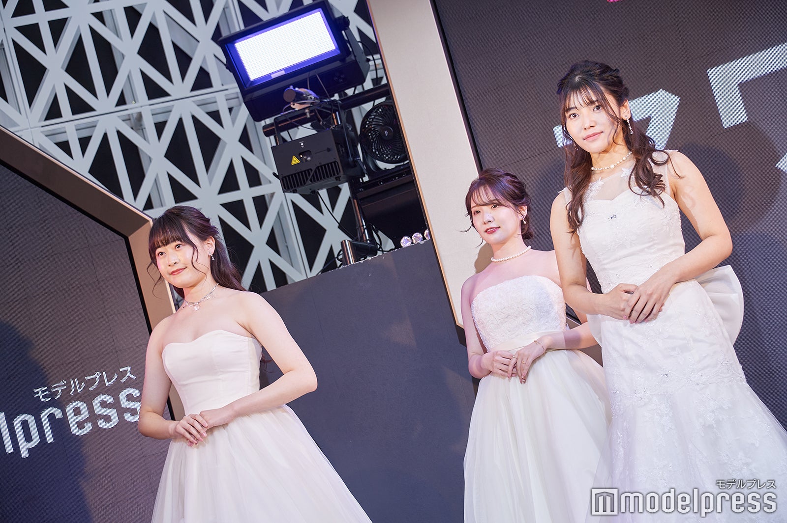 「ミスモデルプレス」表彰式の様子（C）モデルプレス