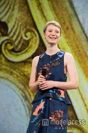 ミア・ワシコウスカ(C)Disney