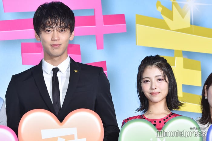 竹内涼真、浜辺美波 (C)モデルプレス