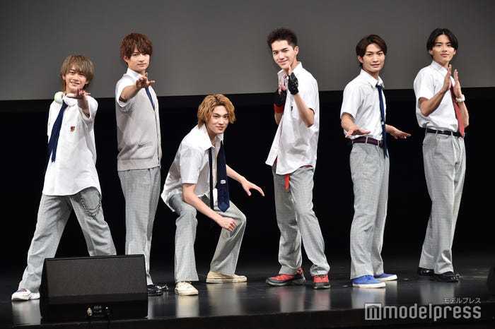 美 少年(左から)藤井直樹、浮所飛貴、佐藤龍我、岩崎大昇、那須雄登、金指一世(C)モデルプレス