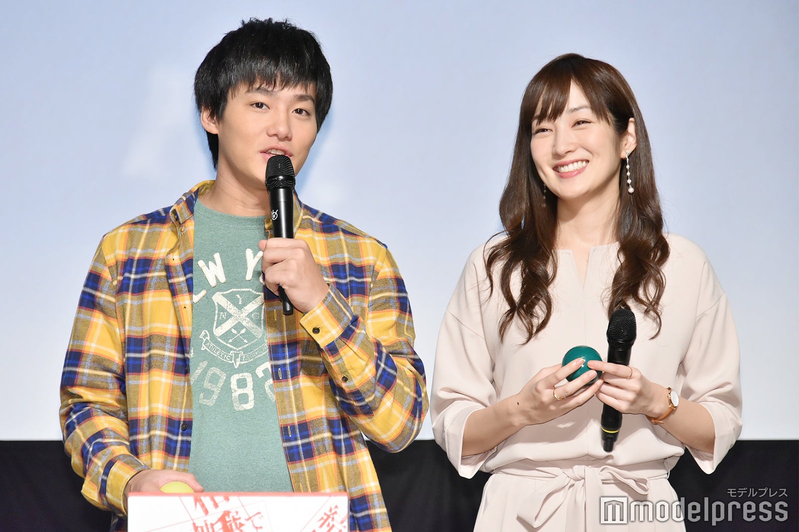 （左から）野村周平、高梨臨 （C）モデルプレス