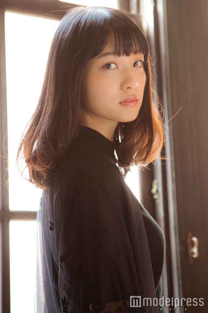 深川麻衣/「smart」6月号より(画像提供:宝島社)