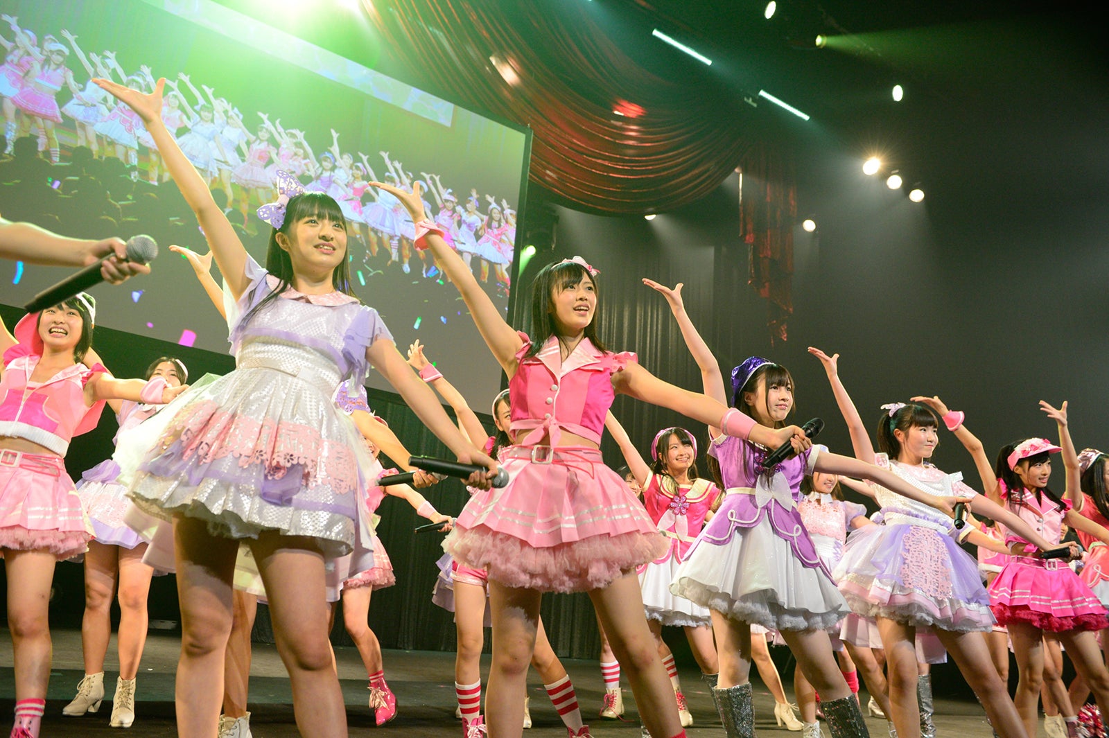 チーム8「AKB48グループ同時開催コンサートin横浜～来年こそランクインするぞ決起集会～」（C）AKS