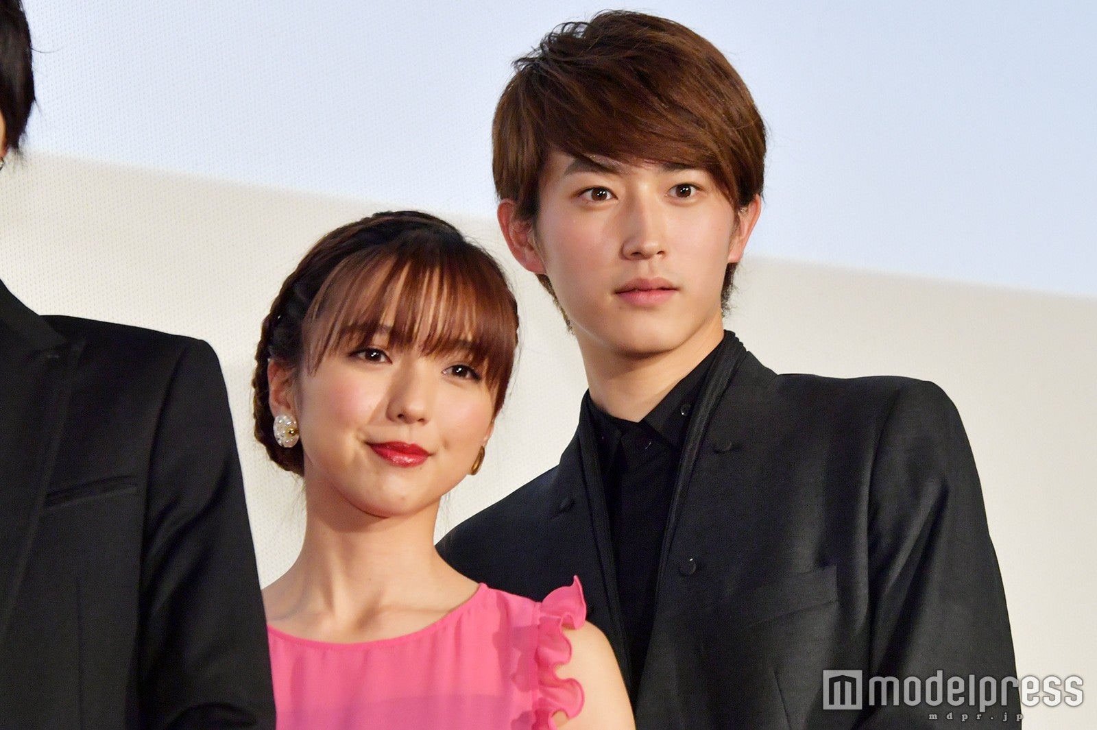 真野恵里菜、杉野遥亮（C）モデルプレス