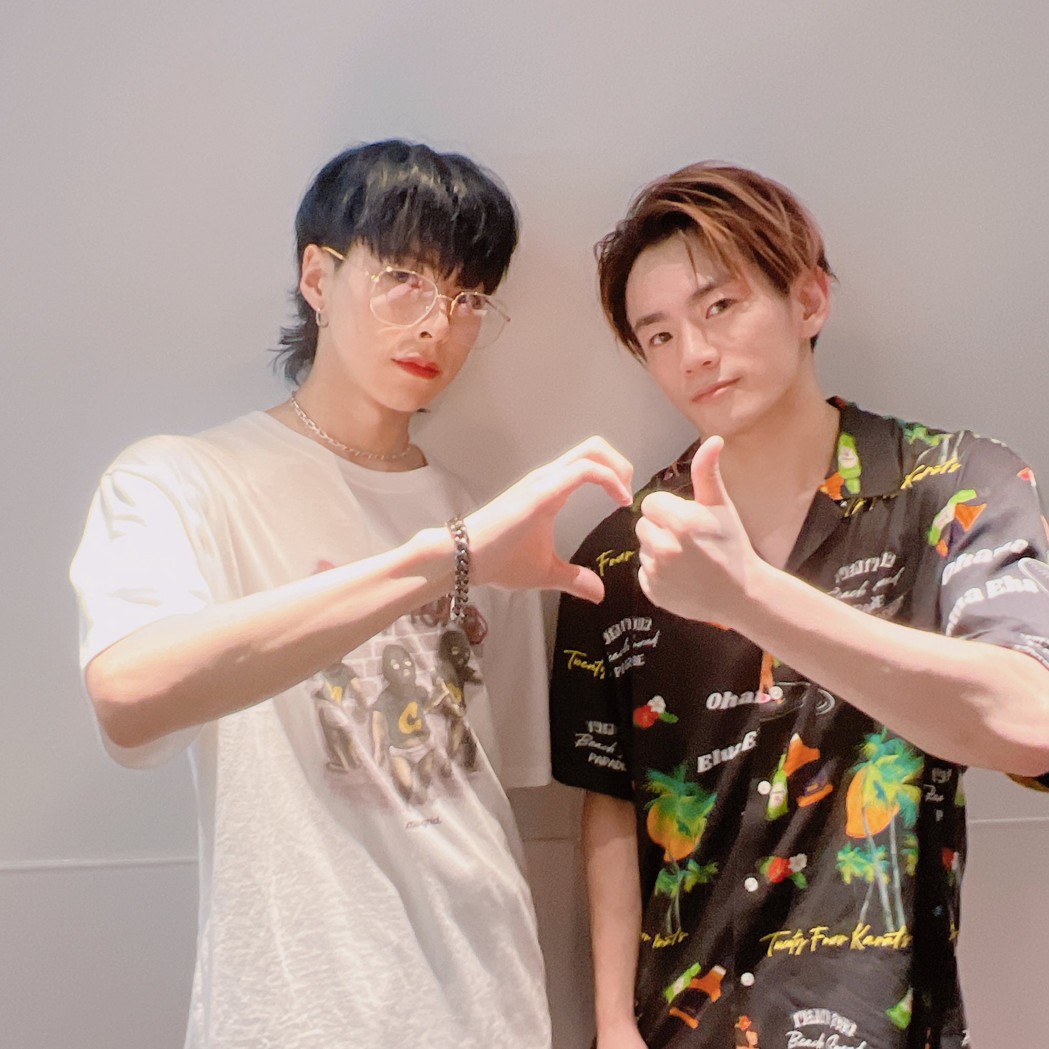 OWV佐野文哉、THE RAMPAGE浦川翔平と「MTV LIVE MATCH」で再会 “アイドルとオタク”風ポーズが「片想いに笑った」「センス最高」と話題