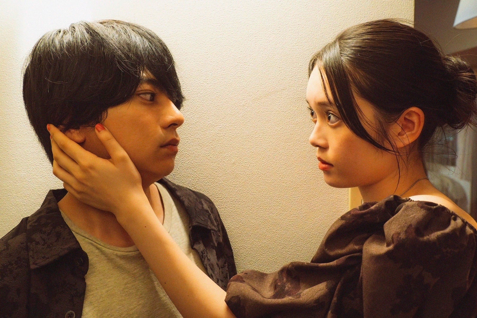 【アポロの歌 第1話】昭吾（佐藤勝利）、ひろみ（高石あかり）の想い知ってしまう “愛の試練”に挑むパラレル・ラブストーリー開幕