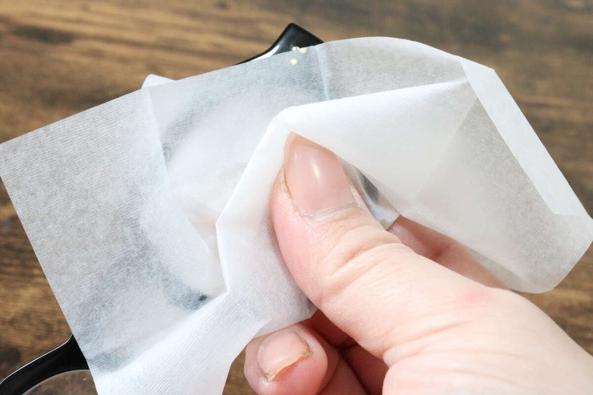 ダイソーのメガネクリーナー（16包）を使用する