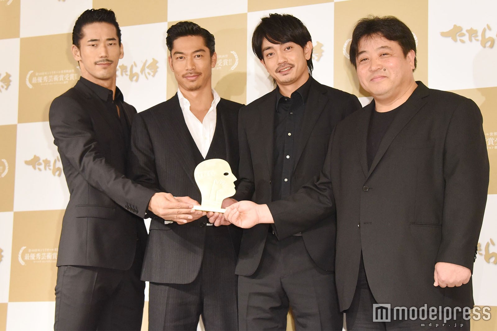 （左から）小林直己、AKIRA、青柳翔 、錦織良成監督(C)モデルプレス
