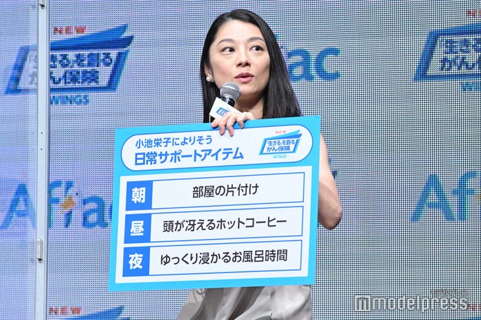 日常サポートアイテムを紹介する小池栄子(C)モデルプレス