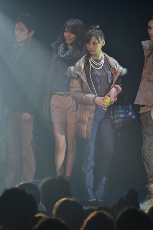 水沢エレナ、大政絢