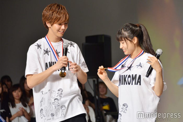 土屋太鳳と片寄涼太(C)モデルプレス