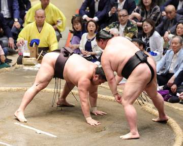 夏場所混とん 10日目終えトップ2敗6人の異例大混戦に 霧島が正代に苦杯 霧島、若隆景、豪ノ山、翔猿、藤凌駕、琴栄峰がトップ並走