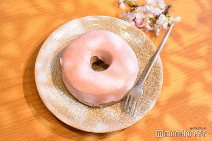もちもち生地のさくらドーナツなどフードも登場/提供画像(C)モデルプレス