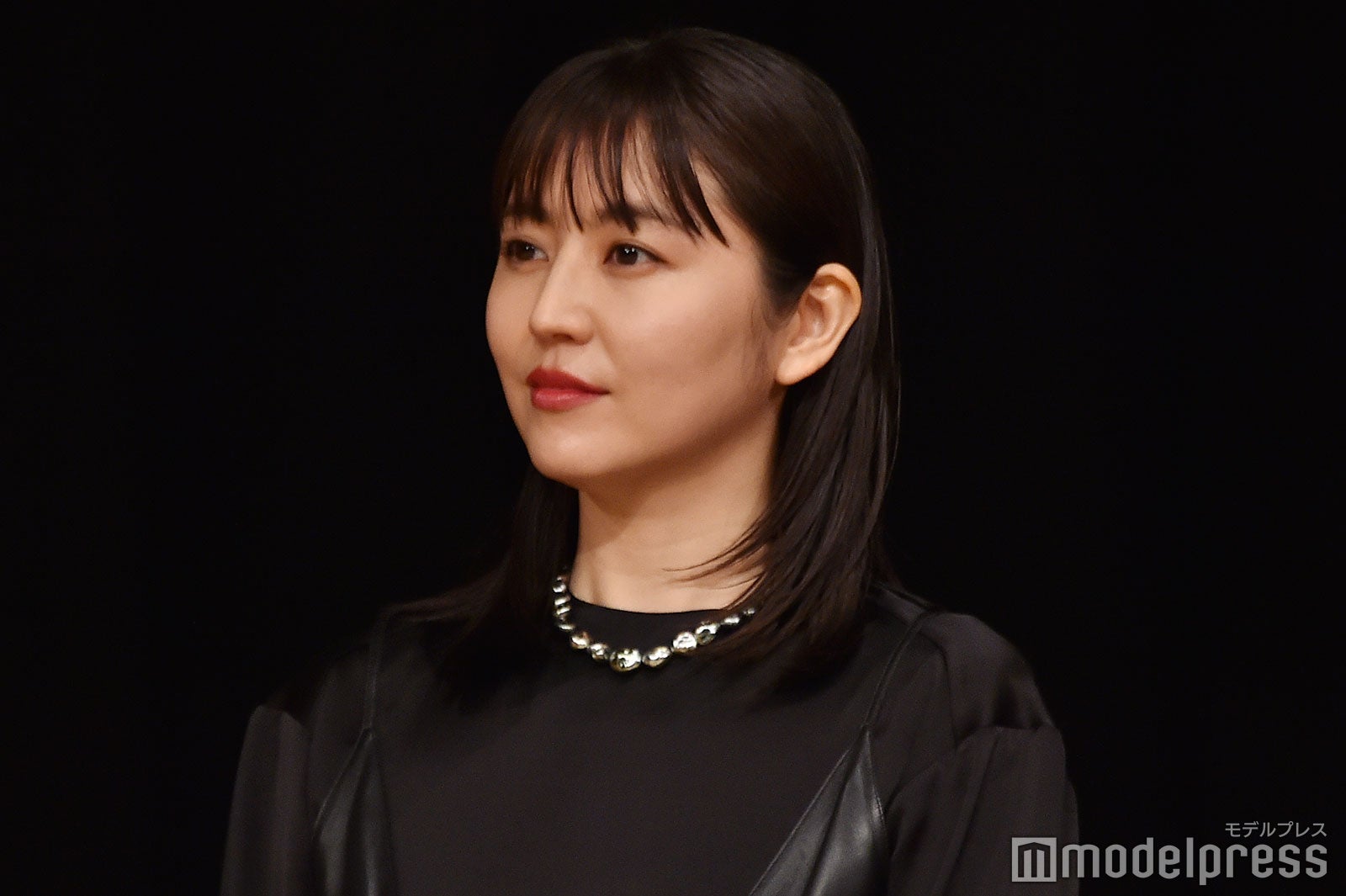 長澤まさみ ブラックコーデを引き立てる差し色リップの選び方 ヘアメイク分析 モデルプレス 長澤まさみ ブラックコーデを引き立てる差し色リップの選び方 ヘアメイク分析 モデルプレス