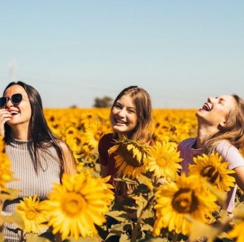 気持ちを表す日本の言葉15選 自分の感情を最適に表現できる言い回しを見つけよう モデルプレス 気持ちを表す日本の言葉15選 自分の感情を最適に表現できる言い回しを見つけよう モデルプレス