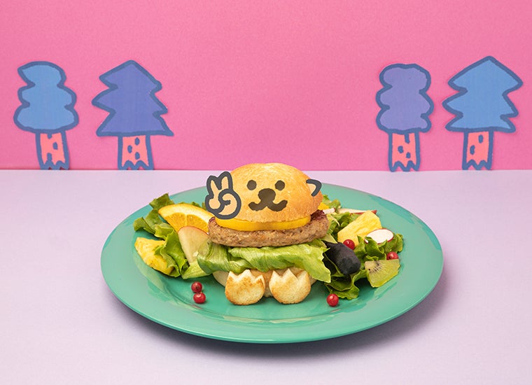 ラッコズ初のコラボカフェ、新宿ミロードに限定オープン　ふしぎな世界観のバーガーやカレーなど