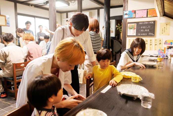 水沢林太郎、長尾謙杜、當真あみ(C)2025映画「おいしくて泣くとき」製作委員会