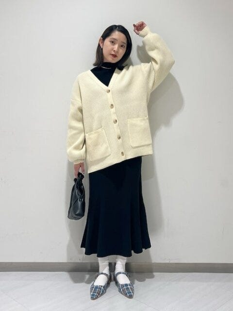 カーディガン　コーデ　秋冬