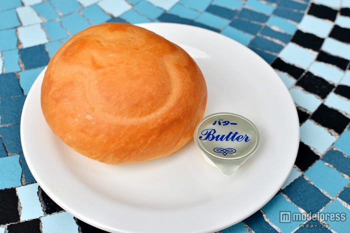 「プラザパビリオン・レストラン」スペシャルセット/パンには隠れミッキーも