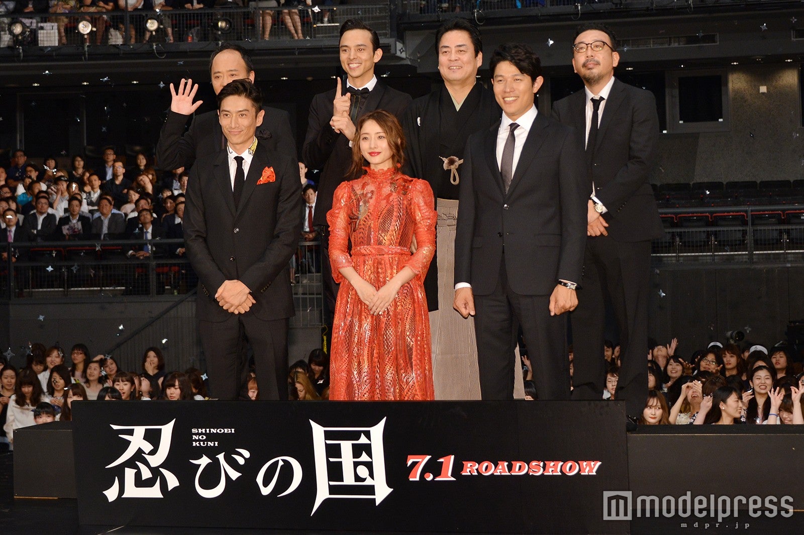 （前列左から）伊勢谷友介、石原さとみ、鈴木亮平（後列左から）マキタスポーツ、満島真之介、立川談春、中村義洋監督（C）モデルプレス