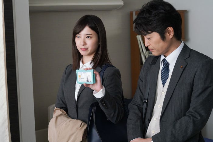 吉高由里子、安田顕/「正義のセ」第1話より(C)日本テレビ