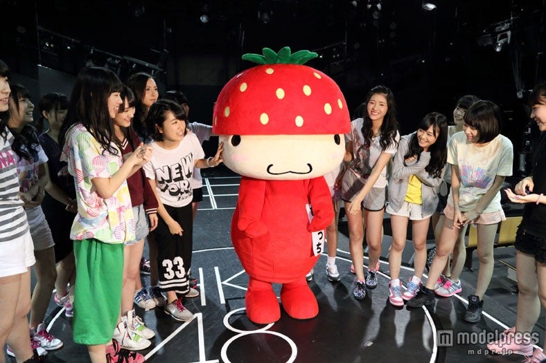 ゆるキャラ“あまっち”に扮してメンバーの前へ