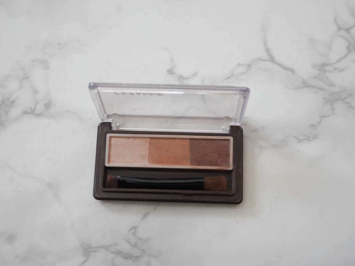 セザンヌ「アイブロウ＆シェードパウダー」02