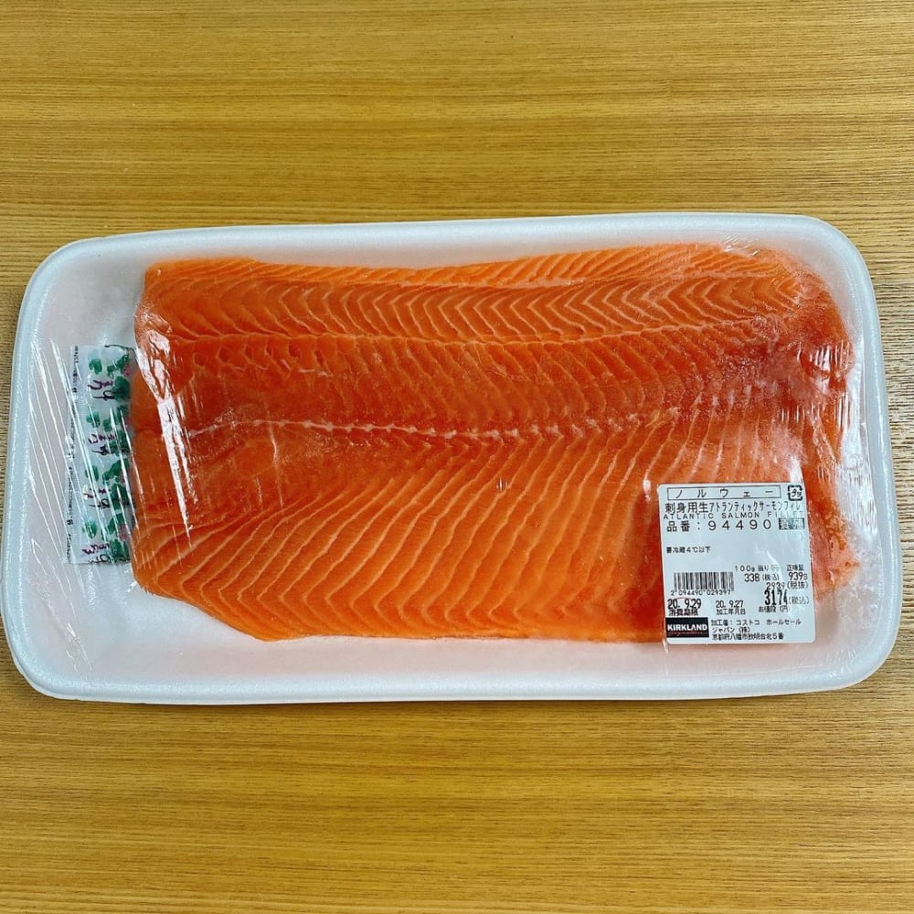 コストコの刺身用生アトランティックサーモンのパッケージ写真