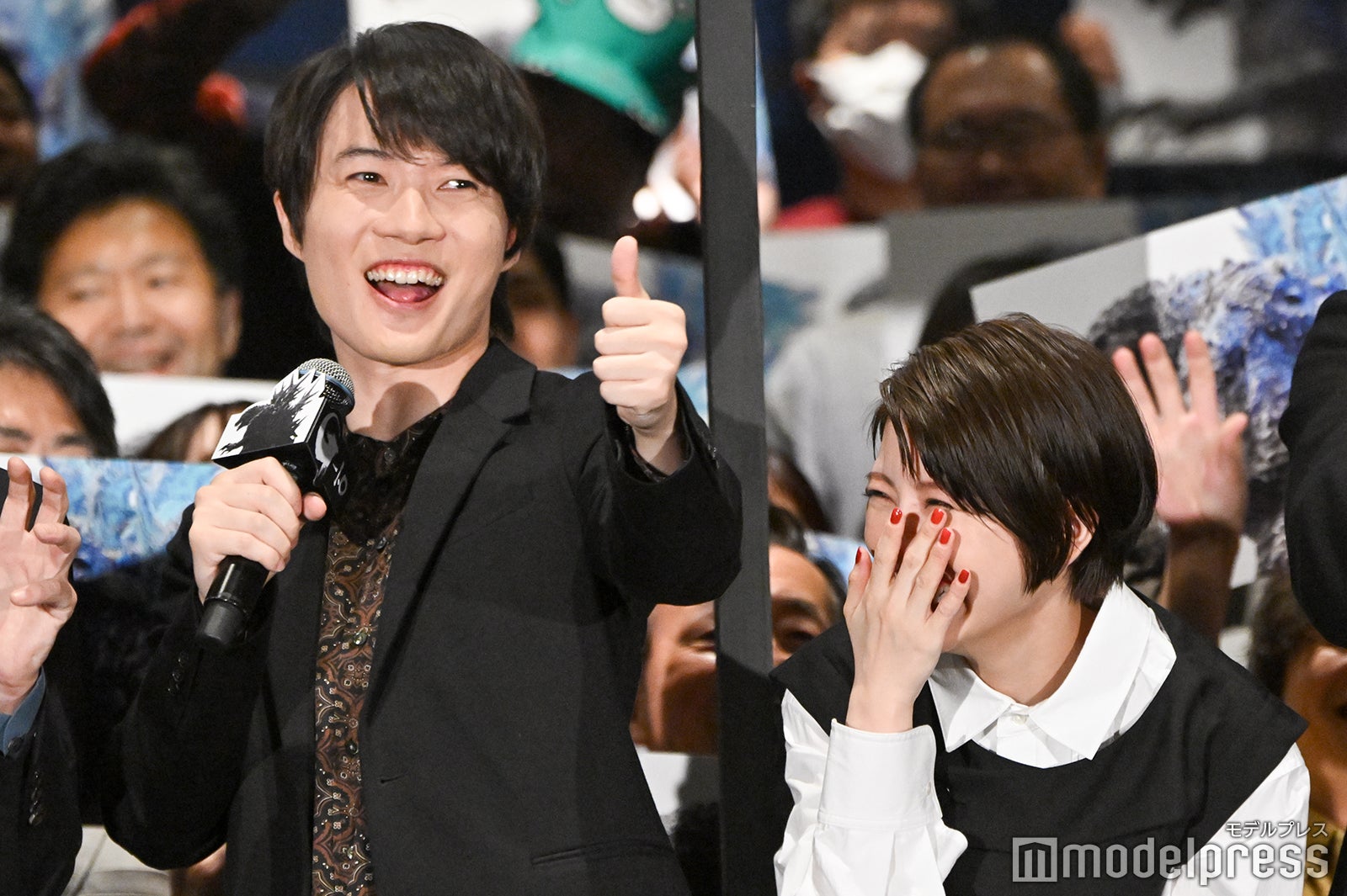 神木隆之介、浜辺美波（C）モデルプレス