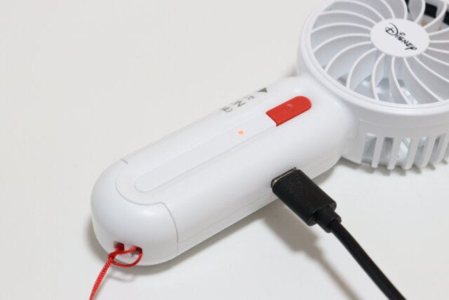 扇風機、ストラップ付（ミッキー／ミニー）　充電式