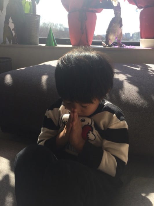 麗禾ちゃんの回復を祈る勸玄くん/市川海老蔵オフィシャルブログ(Ameba)より