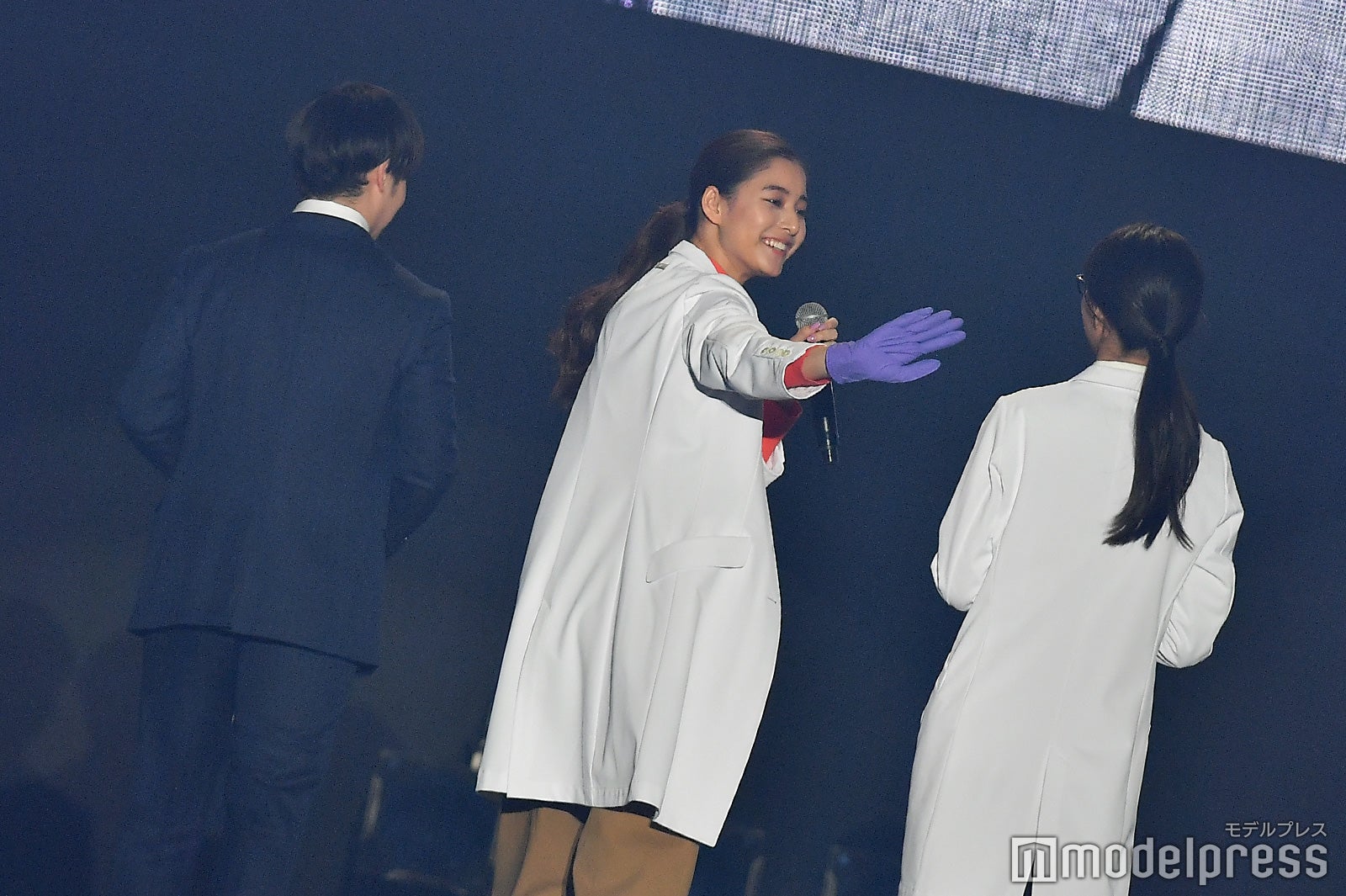 矢本悠馬、新木優子、岡崎紗絵 （C）モデルプレス