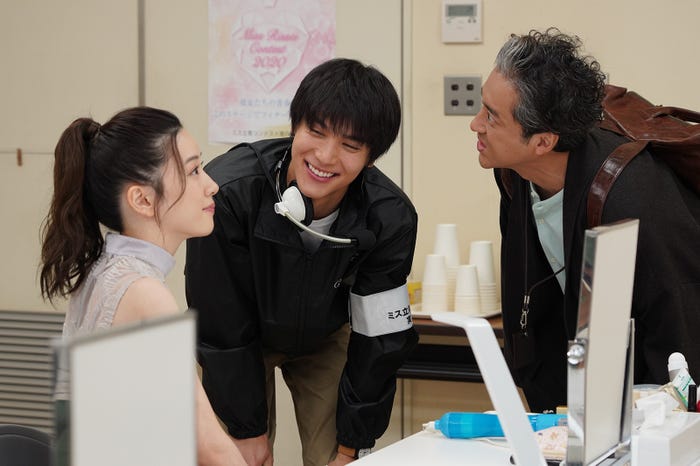 永野芽郁、中川大志、ムロツヨシ「親バカ青春白書」第3話より(C)日本テレビ