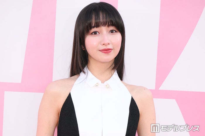 Cocomi「ギャルに会う時はギャルっぽい服装」短いトップス×ショーパンに絶賛の声「脚長くて綺麗すぎ」「スタイルレベチ」