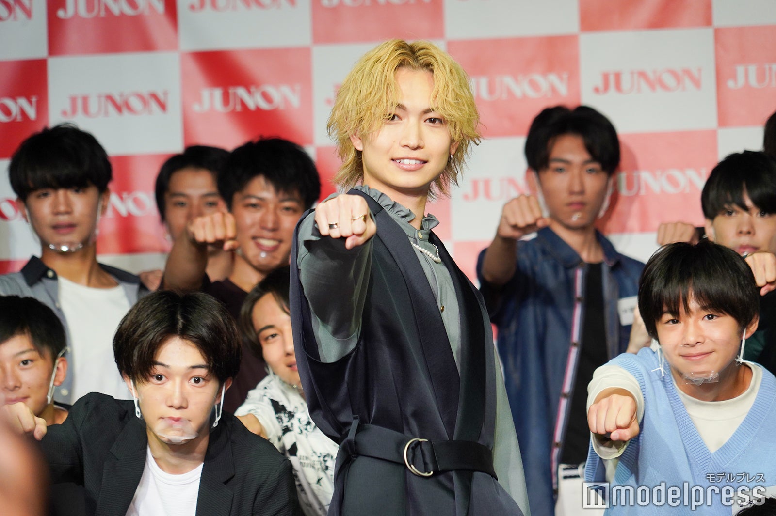「第34回ジュノン・スーパーボーイ・コンテスト」BEST35と綱啓永（C）モデルプレス
