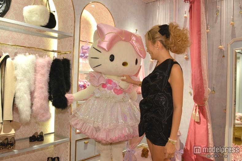 ハローキティもお買い物を満喫中